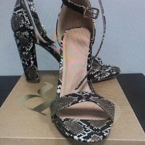 Stylish Snake Print Heeled Sandals